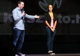 Helyi-és sztárfellépők, músorelemek felkonferálása, beszélgetések, kreatív megoldások.